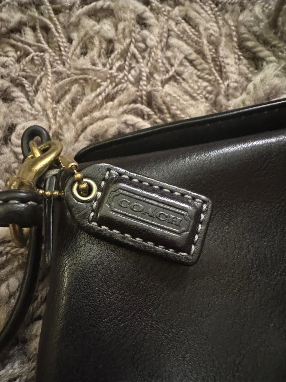 Vintage 90s Coach Black Leather Wristlet with Gold Turn Lock Hardware - Picture 7 of 7